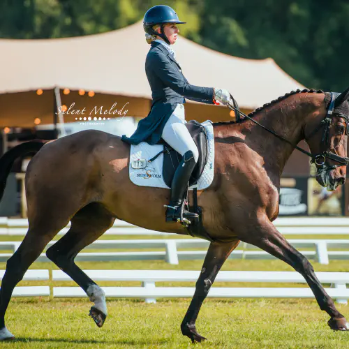  Cerys Macaulay riding in a competition